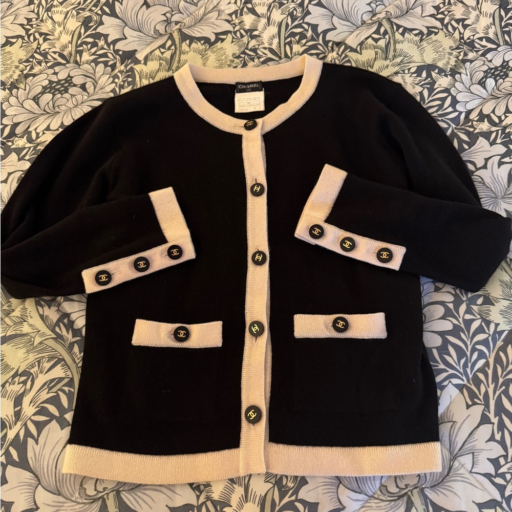 CHANEL Black and Cream Knit Sweater - Picture 2 of 3